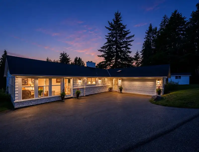 638 KING GEORGES WAY - photo 1 of 24