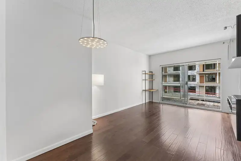 304 827 W 16TH STREET - photo 3 of 19