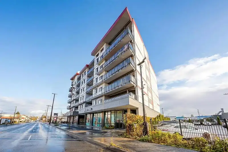 214 20061 FRASER HIGHWAY - photo 1 of 40