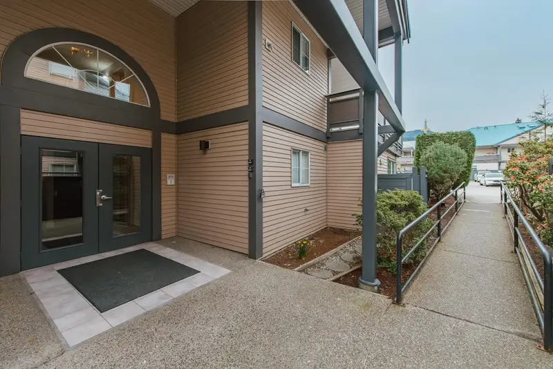 45 689 PARK ROAD - photo 1 of 25