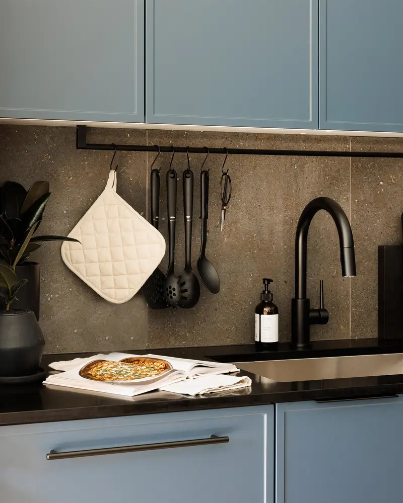 602 3055 MURRAY STREET - photo 2 of 10