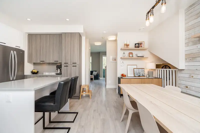 6 24076 112 AVENUE - photo 4 of 40