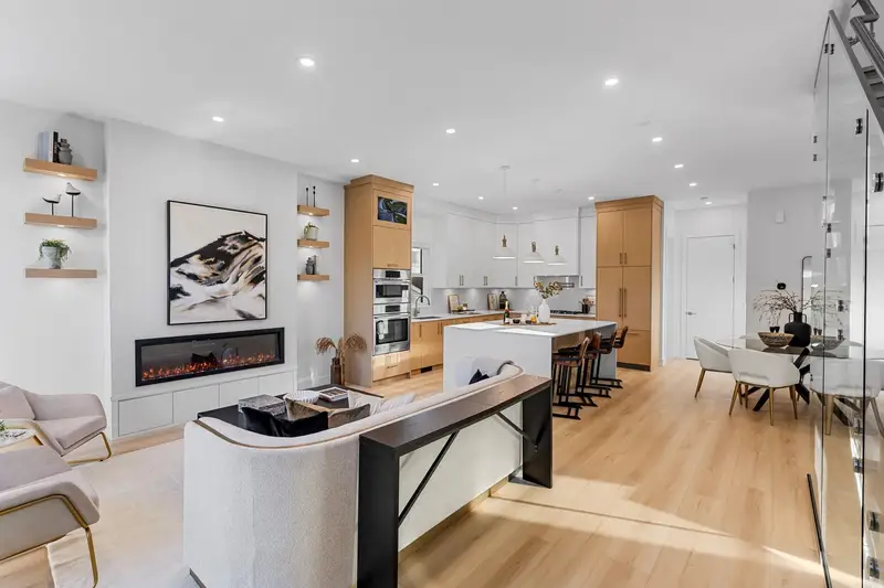 4 1536 DUTHIE AVENUE - photo 2 of 25