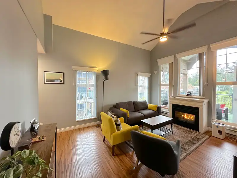 415 1190 EASTWOOD STREET - photo 2 of 36