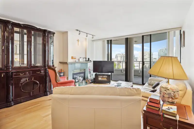 903 6088 MINORU BOULEVARD - photo 3 of 19
