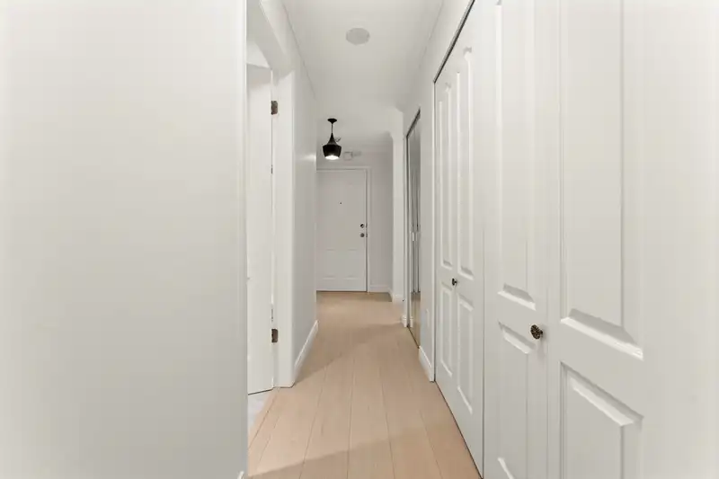 104 526 W 13TH AVENUE - photo 4 of 20