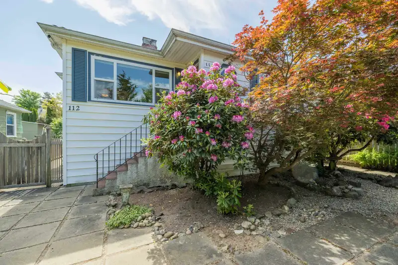 112 DURHAM STREET - photo 3 of 40
