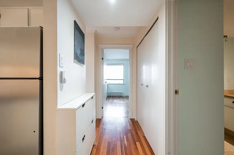 805 1026 QUEENS AVENUE - photo 3 of 39