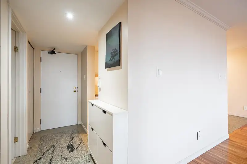 805 1026 QUEENS AVENUE - photo 4 of 39