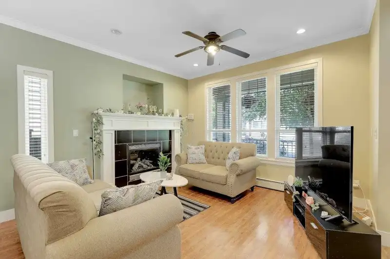 13542 80A AVENUE - photo 4 of 40