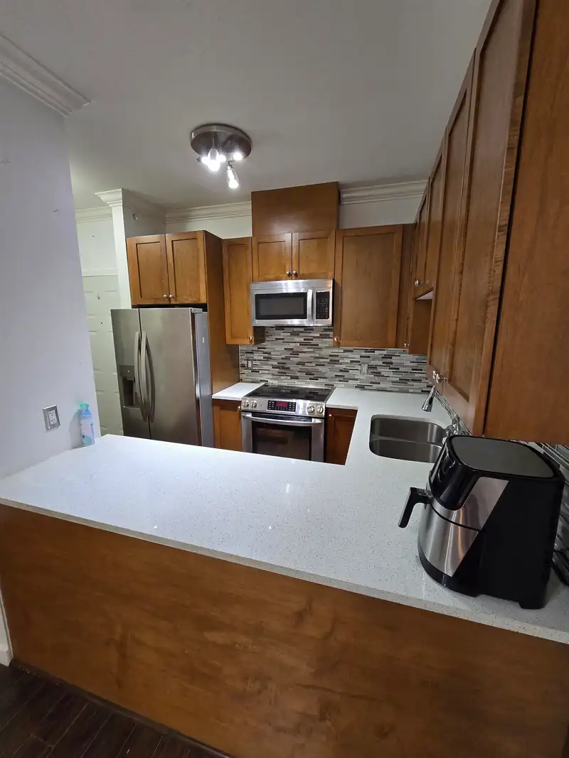 406 13277 108 AVENUE - photo 3 of 10