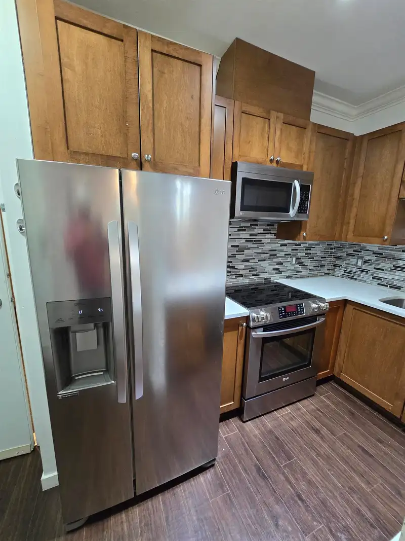 406 13277 108 AVENUE - photo 4 of 10