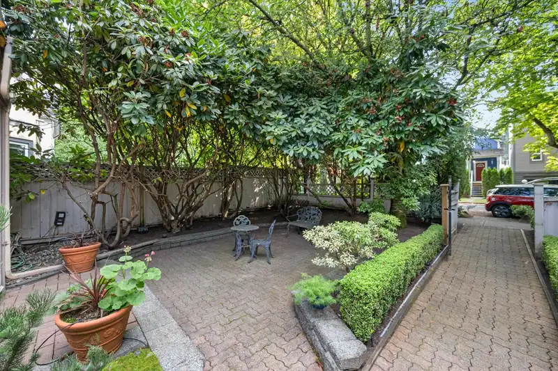 2237 W 14TH AVENUE - photo 4 of 40