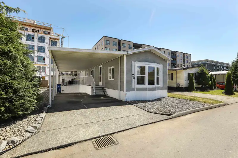 22 8670 156 STREET - photo 2 of 19