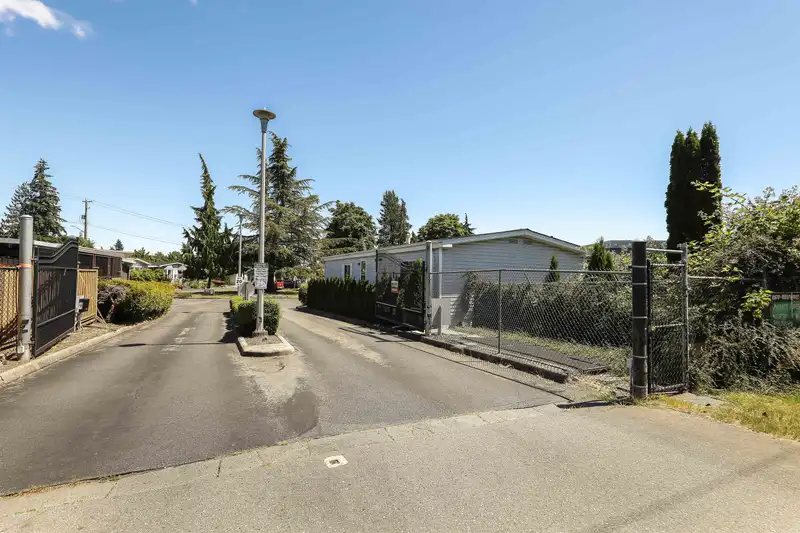 22 8670 156 STREET - photo 3 of 19