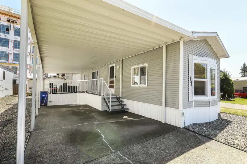 22 8670 156 STREET - photo 4 of 19