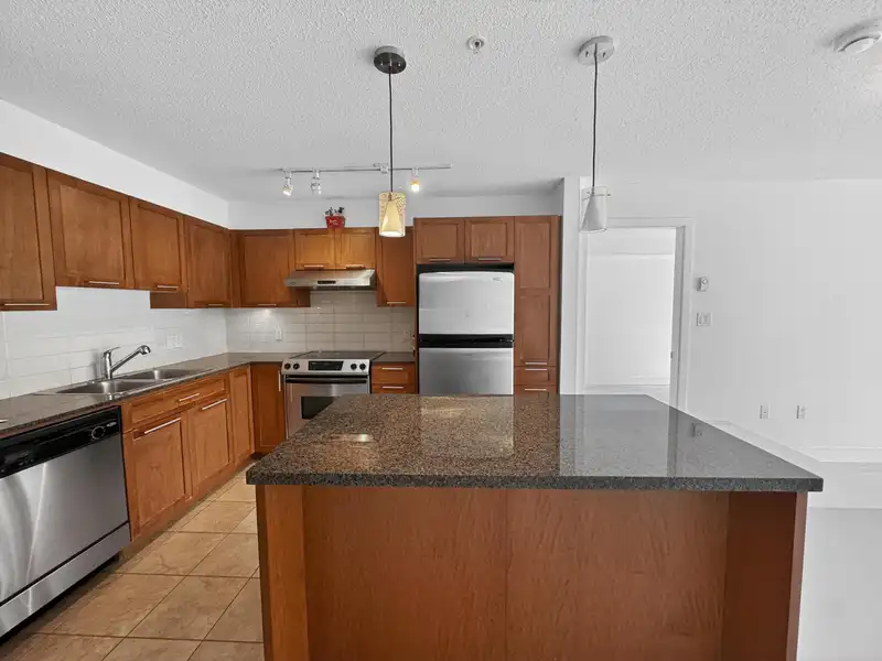 207 19673 MEADOW GARDENS WAY - photo 2 of 39