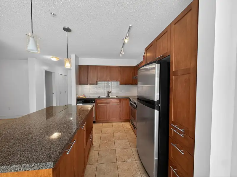207 19673 MEADOW GARDENS WAY - photo 3 of 39