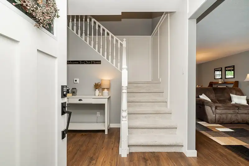 21085 92A AVENUE - photo 3 of 30