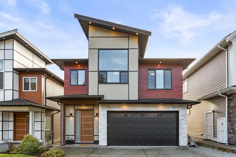 23082 135 AVENUE - photo 2 of 40