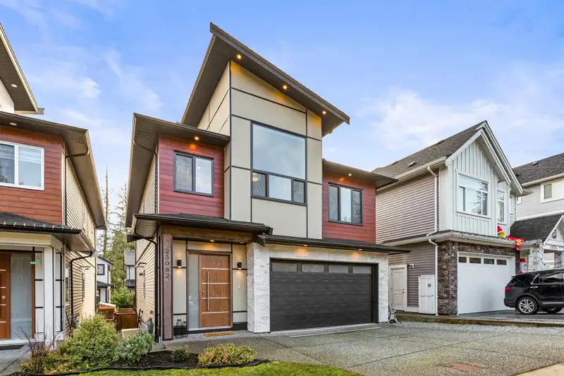 23082 135 AVENUE - photo 3 of 40
