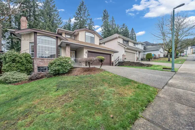 2914 VALLEYVISTA DRIVE - photo 2 of 40