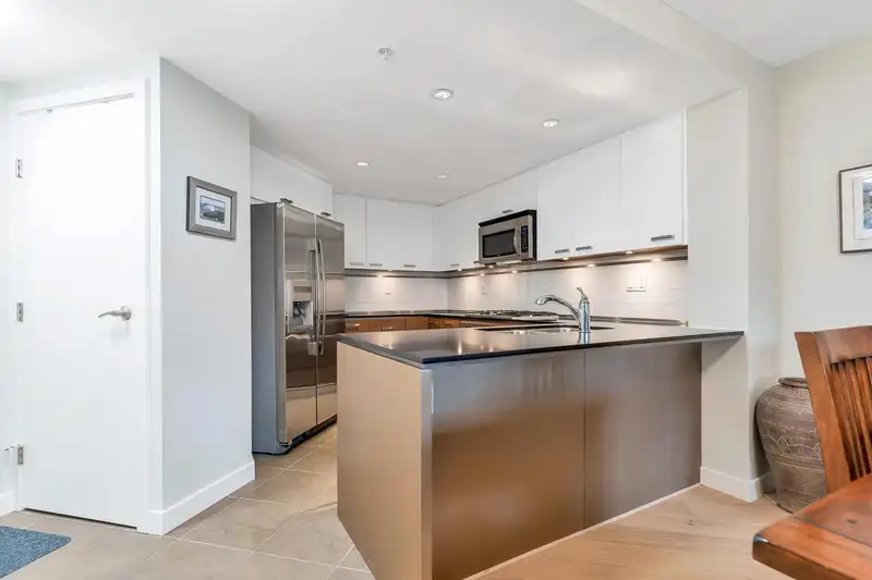 204 2940 KING GEORGE BOULEVARD - photo 4 of 36