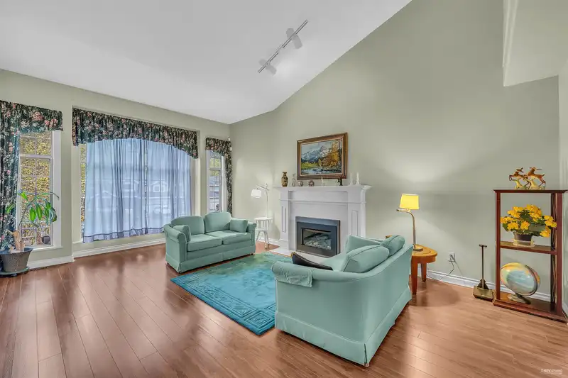 14936 25A AVENUE - photo 3 of 40