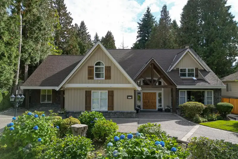 12532 23 AVENUE - photo 3 of 40