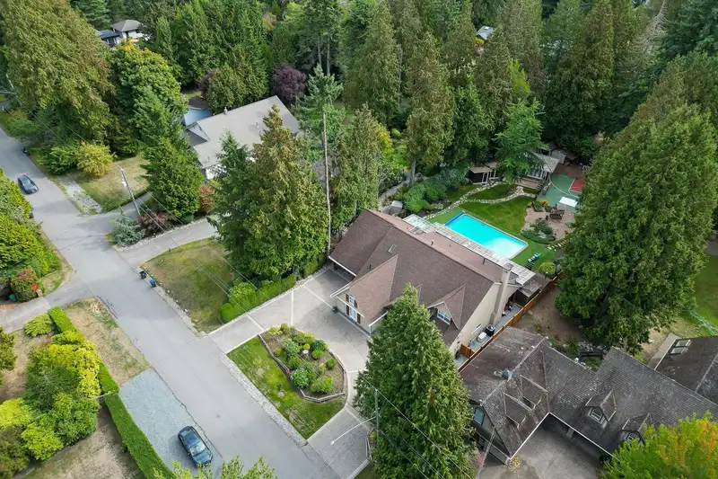 12532 23 AVENUE - photo 4 of 40