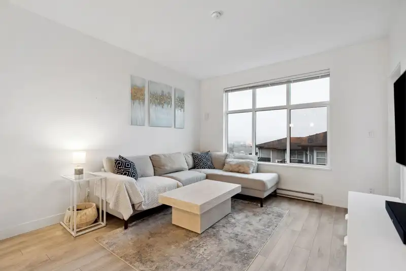 306 828 GAUTHIER AVENUE - photo 2 of 40