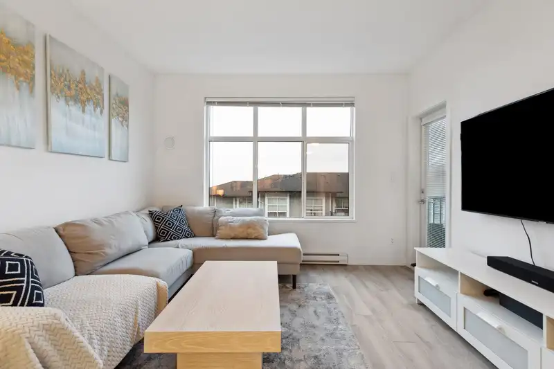 306 828 GAUTHIER AVENUE - photo 3 of 40
