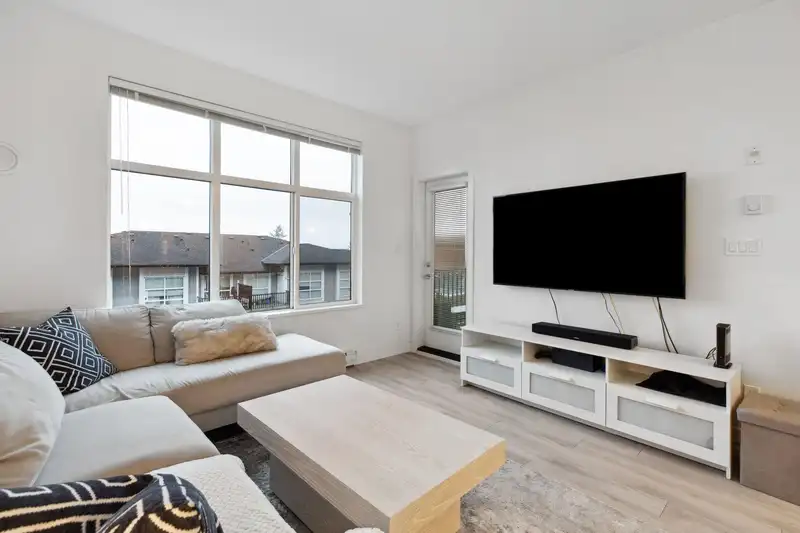 306 828 GAUTHIER AVENUE - photo 4 of 40