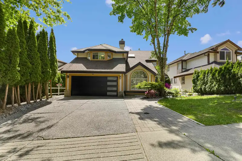 1476 LANSDOWNE DRIVE - photo 1 of 40