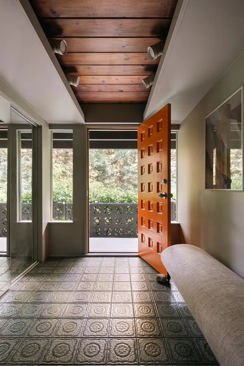 6217 ST. GEORGES AVENUE - photo 4 of 40