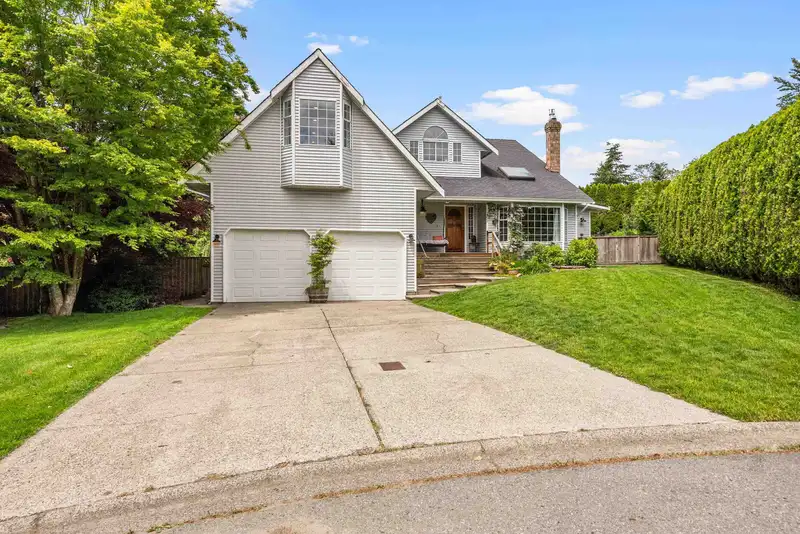 18272 55 AVENUE - photo 3 of 40