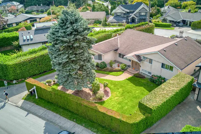 4433 HIGHLAND BOULEVARD - photo 1 of 22