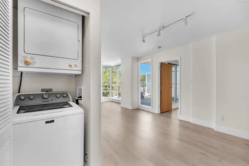 403 1818 WEST 6TH AVENUE - photo 2 of 37