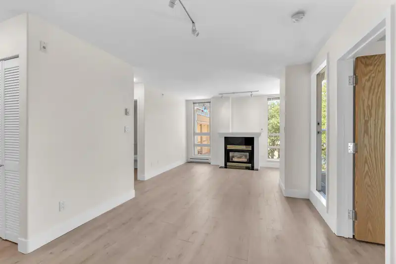 403 1818 WEST 6TH AVENUE - photo 3 of 37