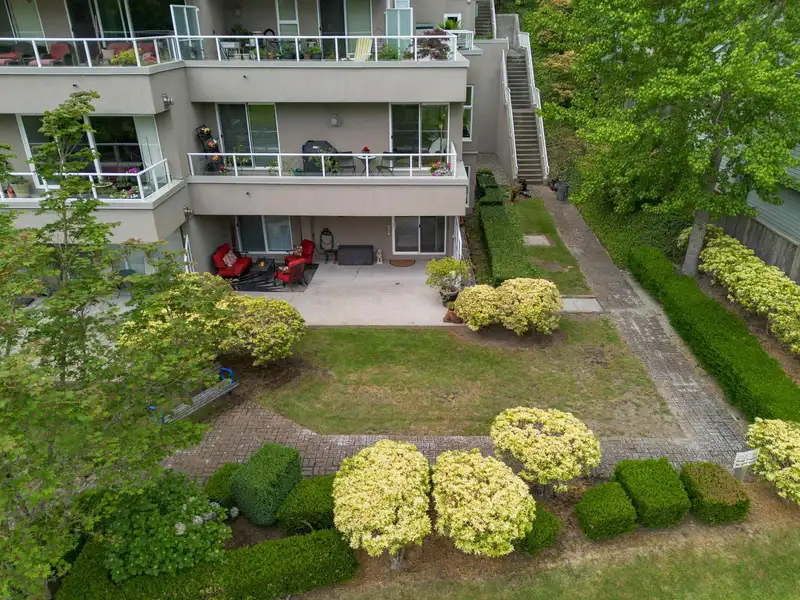 104 1400 VIEW CRESCENT - photo 1 of 37