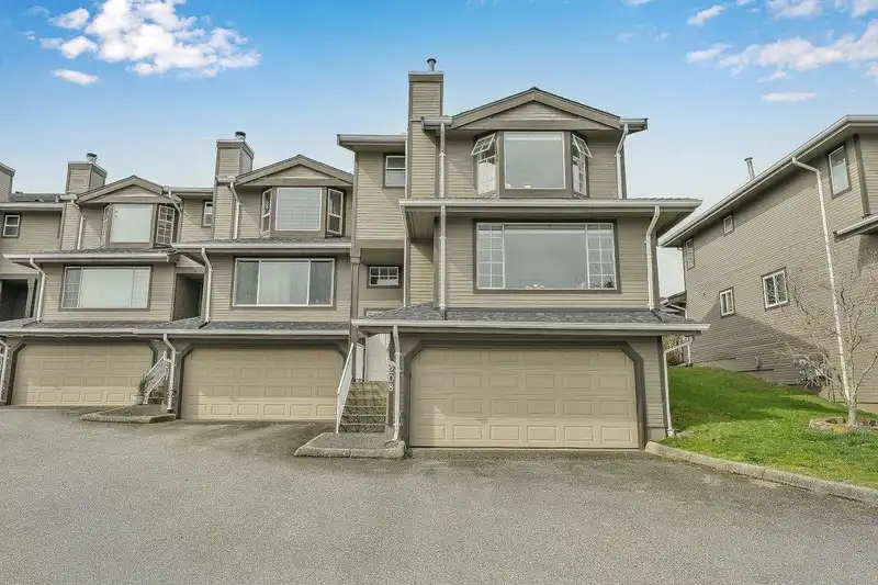 208 1140 CASTLE CRESCENT - photo 1 of 40