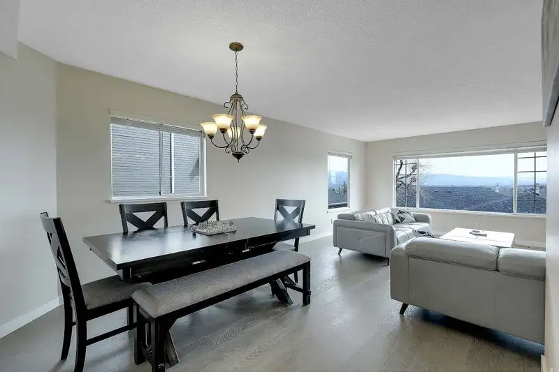 208 1140 CASTLE CRESCENT - photo 3 of 40