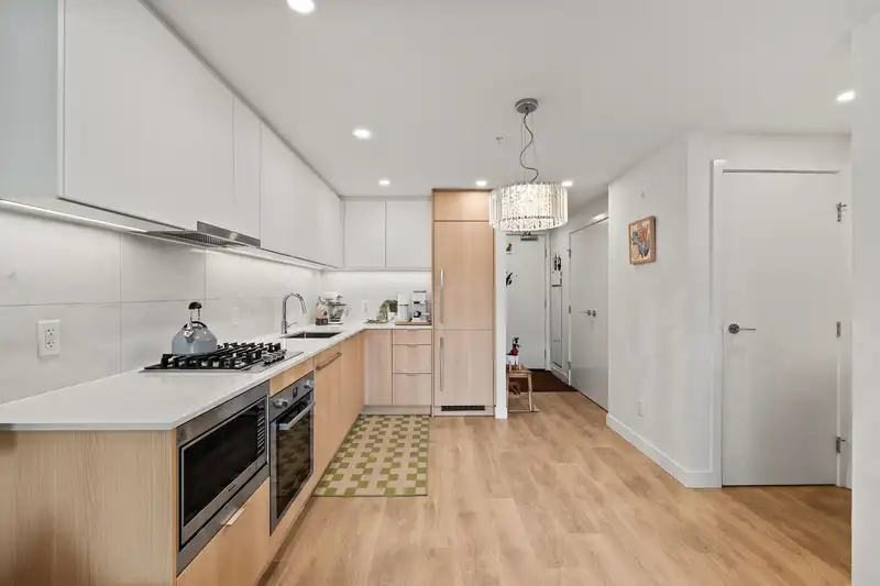 1308 308 ALDERSON AVENUE - photo 4 of 30