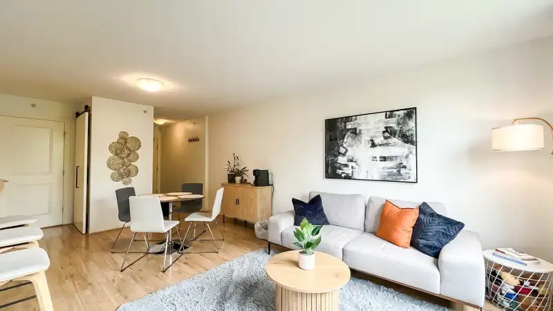 305 3638 VANNESS AVENUE - photo 4 of 25
