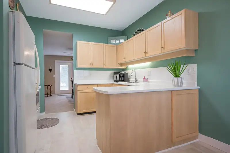 147 15353 105 AVENUE - photo 4 of 27
