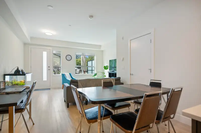 207 6950 NICHOLSON ROAD - photo 4 of 40