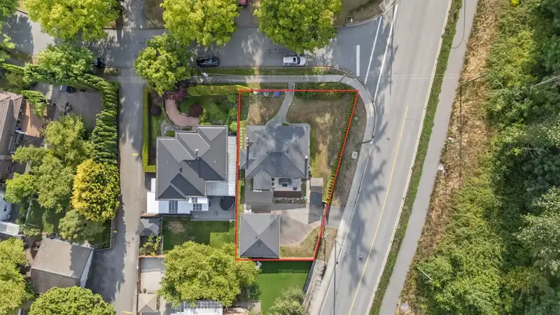 2510 CAMROSE DRIVE - photo 2 of 40