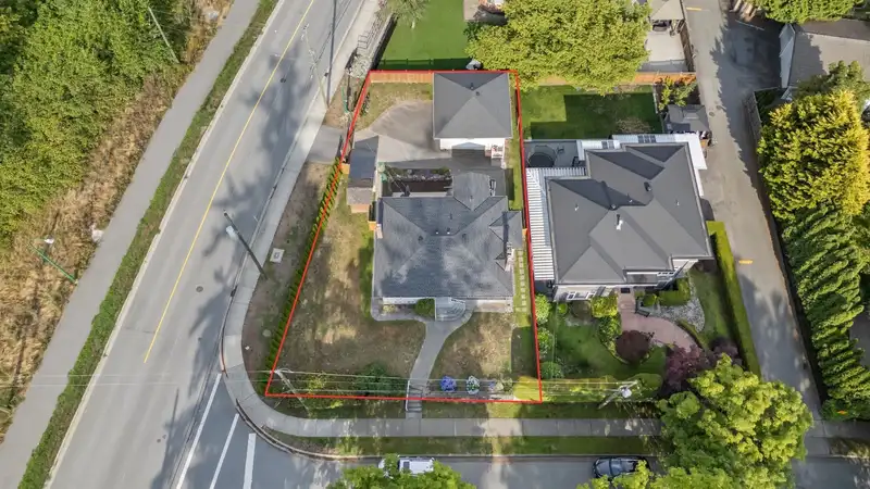 2510 CAMROSE DRIVE - photo 4 of 40