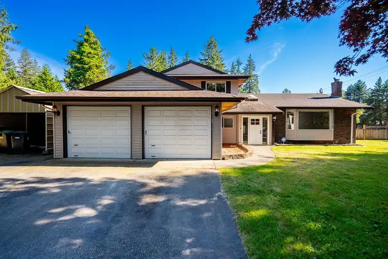 25016 59 AVENUE - photo 1 of 39