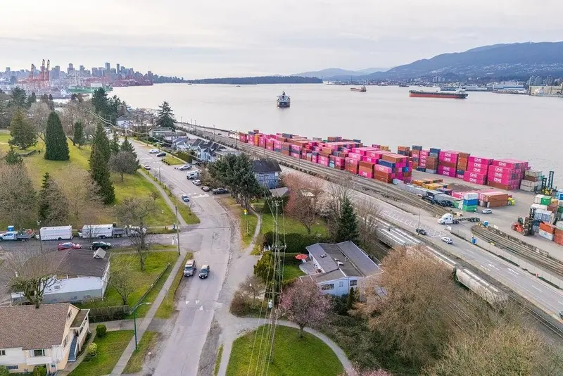 2709 WALL STREET - photo 3 of 25